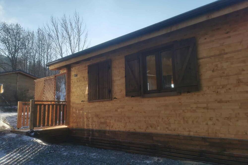 New 4P ski in ski out chalet St Léger les Mélèzes in Saint-Léger-les-Mélèzes, Écrins National Park