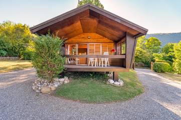 Maison de campagne pour 2 personnes, avec vue et jardin ainsi que balcon et vue sur le lac à Sévrier