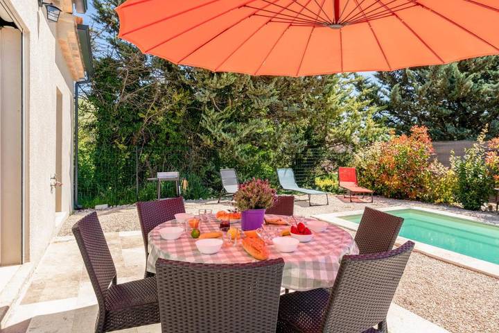 Location de vacances pour 6 personnes, avec vue ainsi que piscine et jardin à Mormoiron - 3