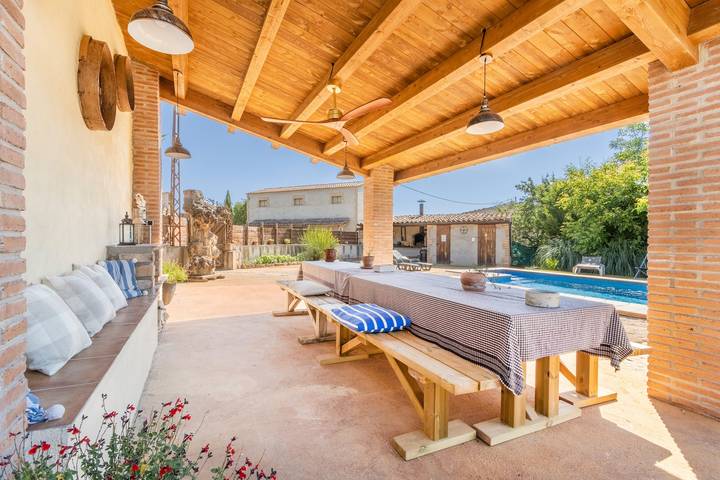 Gîte pour 12 personnes, avec vue sur le lac et jardin, adapté aux familles