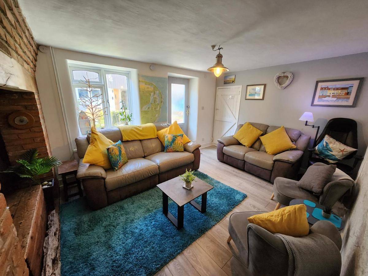 Anchoragewells King and Doubles on Room-Only or the Entire Cottage for 8 with 4 Ensuite Rooms in Wells-next-the-Sea, Norfolk Coast