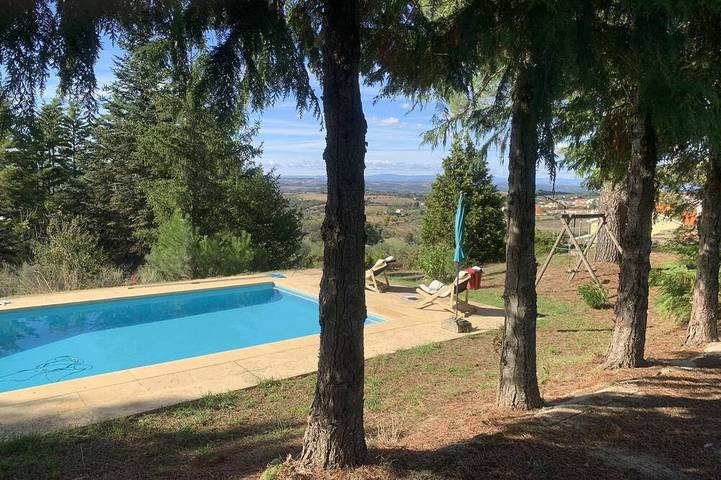 Gîte pour 8 personnes, avec jardin et terrasse dans Vimioso