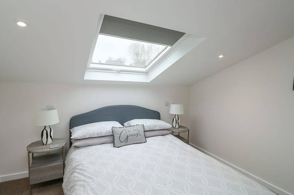 Springwell Lodge, pet friendly, country holiday cottage in Exeter in Exeter, Devon