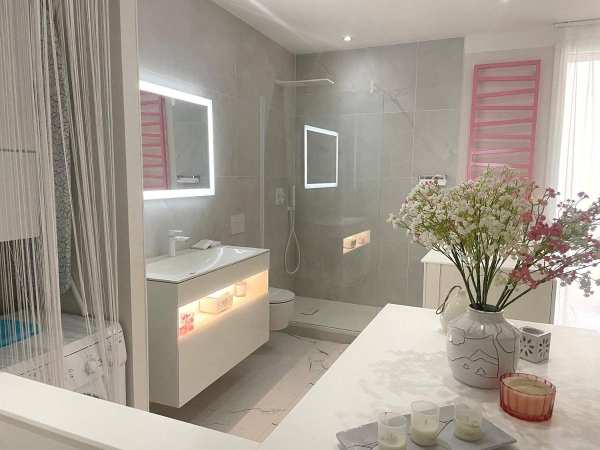 Appartement entier, "Rose" Atypique, clim, coeur du Quartier Haut in Sète, Côte méditerranéenne (France)
