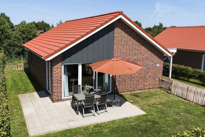 Ferienhaus für 5 Personen, mit Terrasse und Garten in Jade