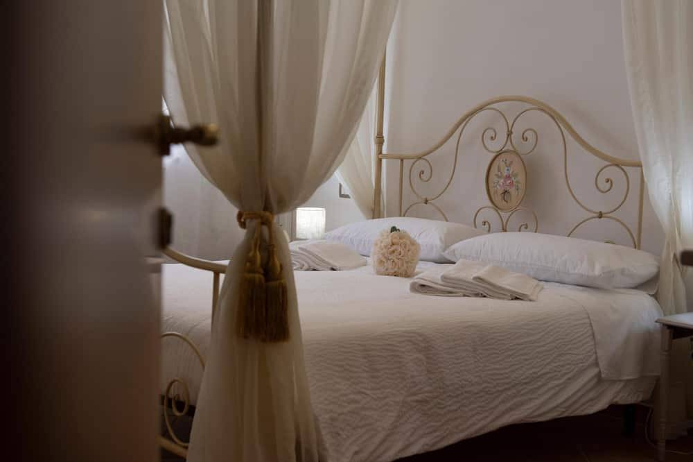 Double Room with Pool View in Marta, Viterbo Provinz