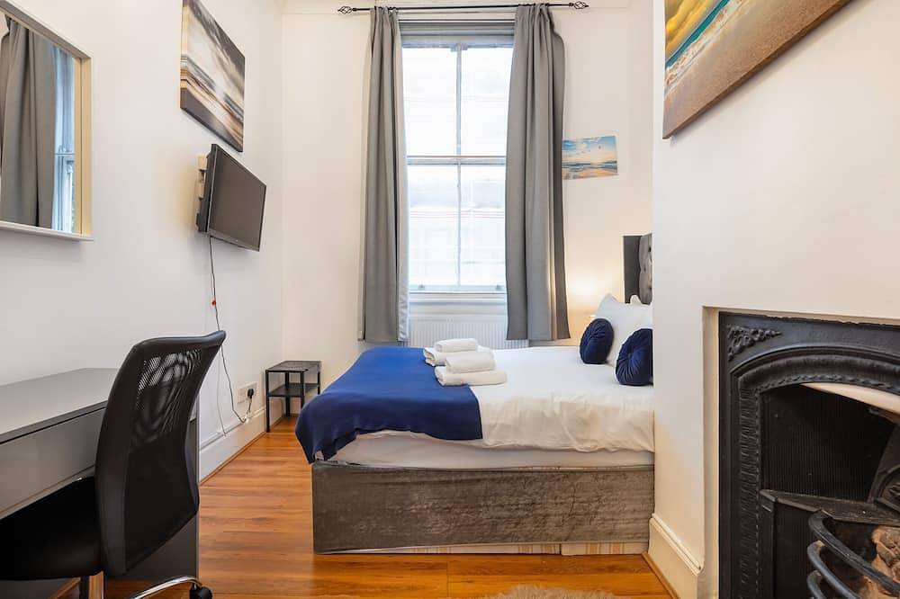 Entire apartment, ^Cosy Two Bed Aircondisioned Apartment in Heart of Covent Garden London^ in Covent Garden, London