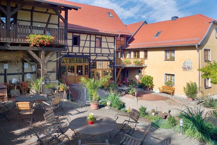 Ferienwohnung für 10 Personen, mit Balkon und Terrasse sowie Garten und Sauna