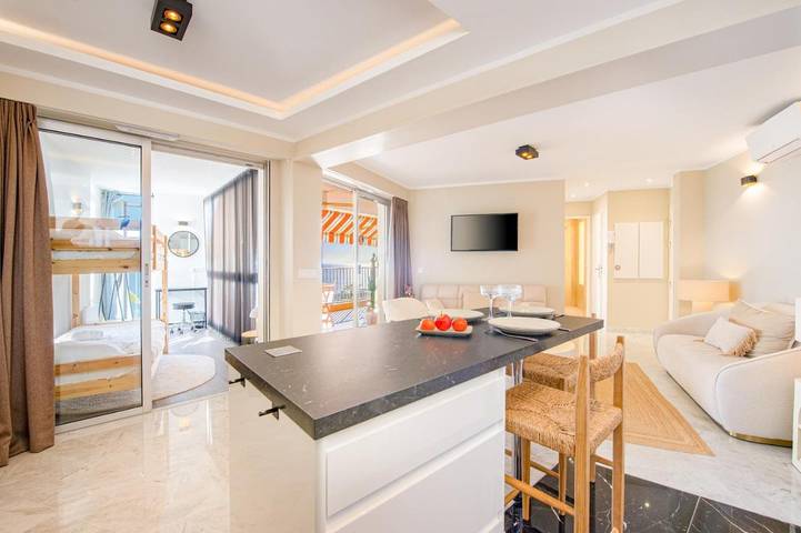 Gîte pour 4 personnes, avec Balcon dans Plage des Sablettes Est - 2