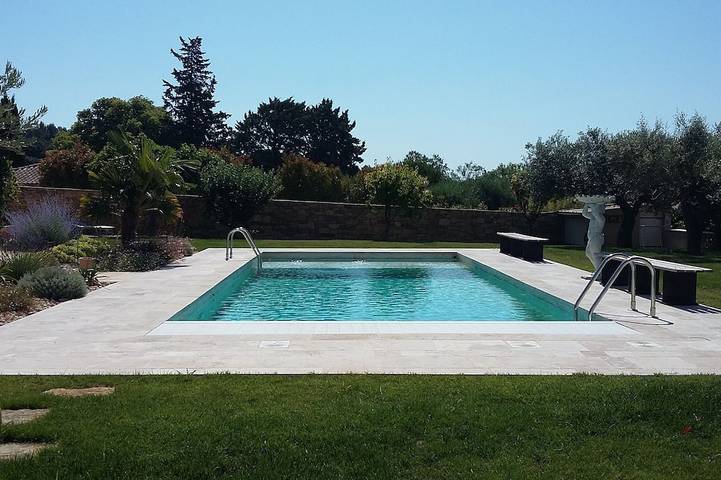 \"Campagne en ville \"Gite avec piscine chauffée et jacuzzi\"  \" 3 étoiles \" in Uzès, Région de Nîmes