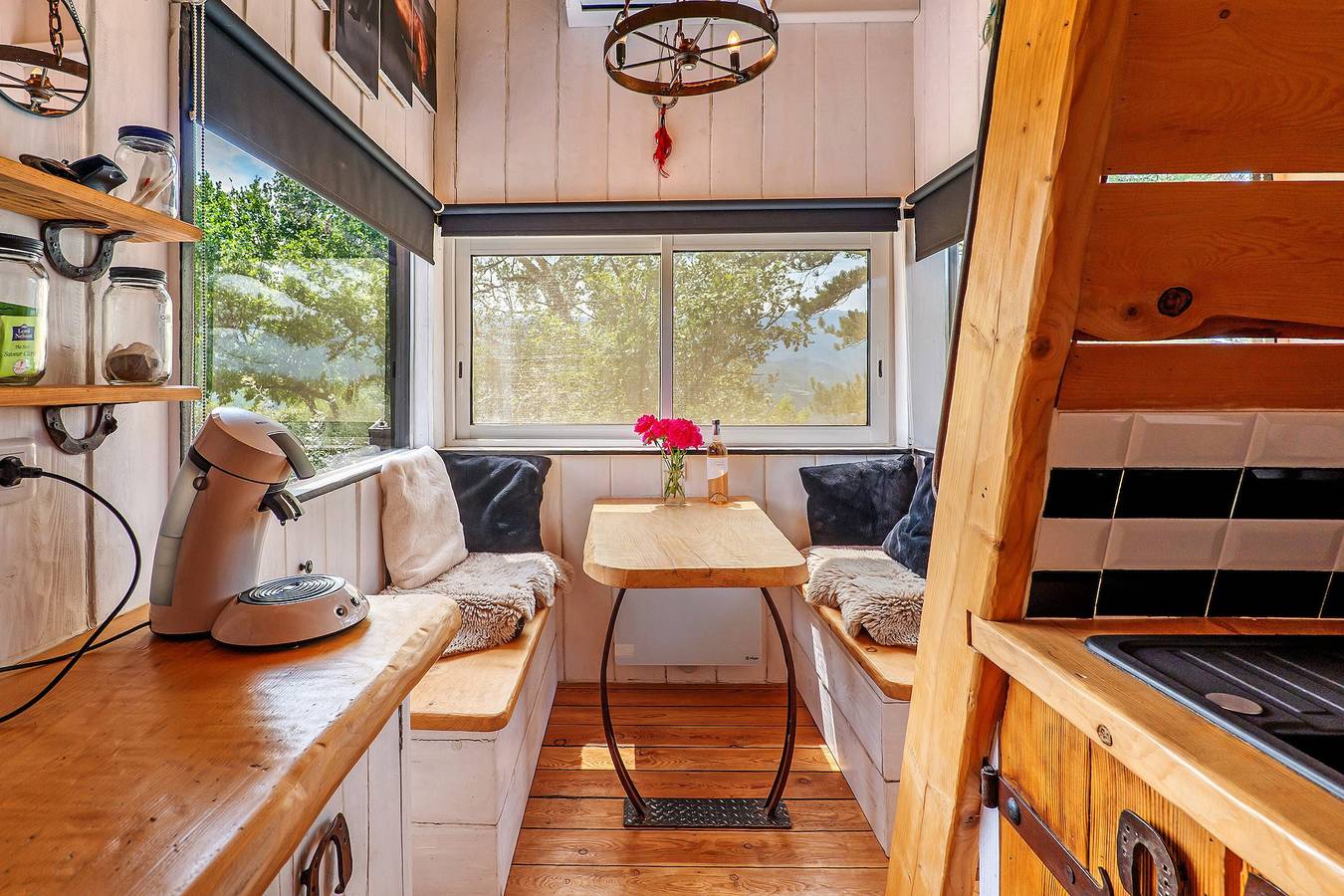 Maison de vacances 'La Tiny House De Peggy' avec vue sur la montagne, terrasse privée et climatisation in Sisteron, Région de Forcalquier