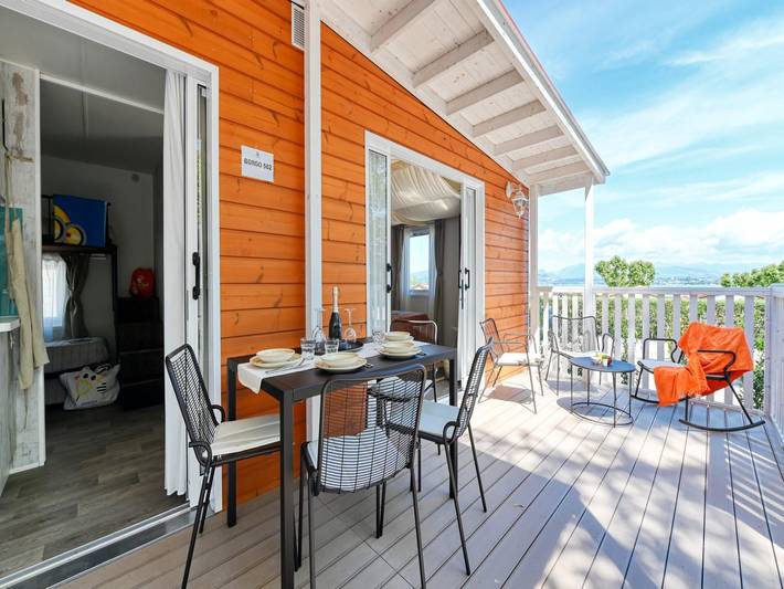 Camping pour 5 personnes, avec Terrasse ainsi que Bassin pour enfant et Piscine à Peschiera del Garda