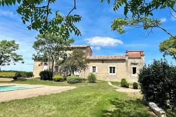 Gîte pour 10 personnes, avec jardin à Livers-Cazelles
