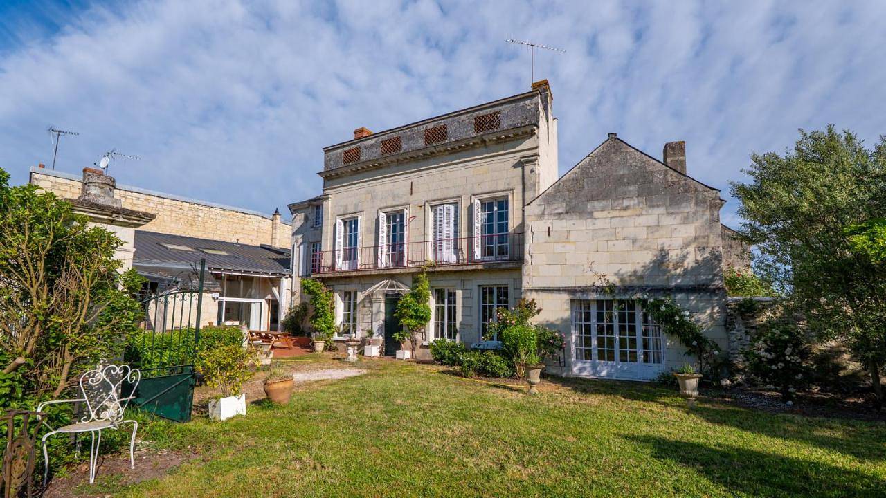 Maison de Vigneron in Saint-Cyr-en-Bourg, Vallée de la Loire
