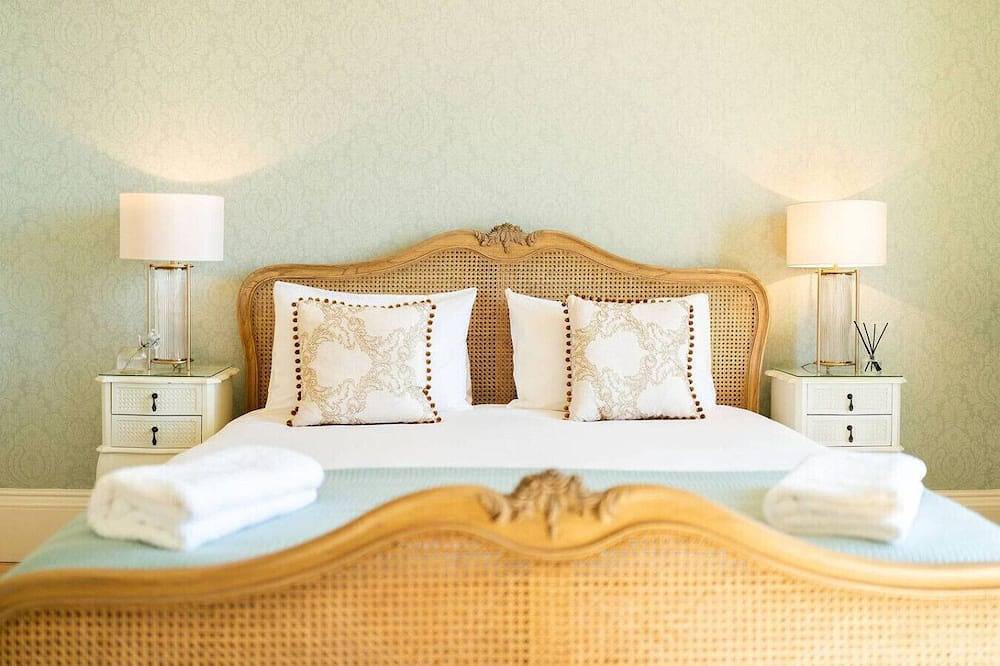 Villa by the Sea; Escape the Ordinary in Dundee, Angus