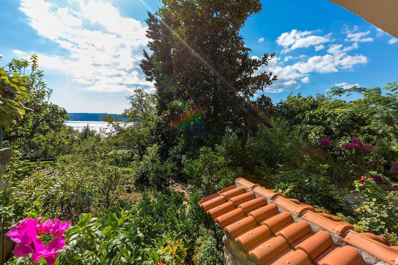 Ganze Wohnung, Traumhaftes Apartment mit eigenem Weinkeller, Hydromassagedusche, Meerblick - nur 480 Meter zum Strand in Crikvenica, Primorje-Gorski Kotar