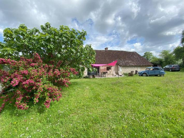 Location de vacances pour 3 personnes, avec jardin et vue à Pouillé
