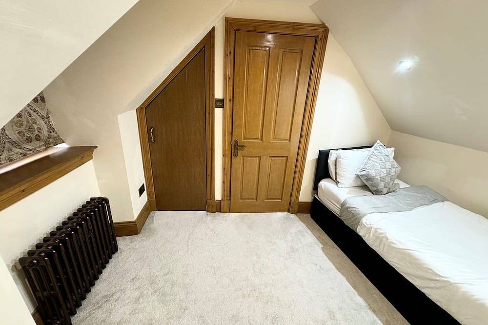 2-Bed Cottage, Sleeps 4, 10 mins to Glasgow Centre in Glasgow, Greater Glasgow and Clyde Valley