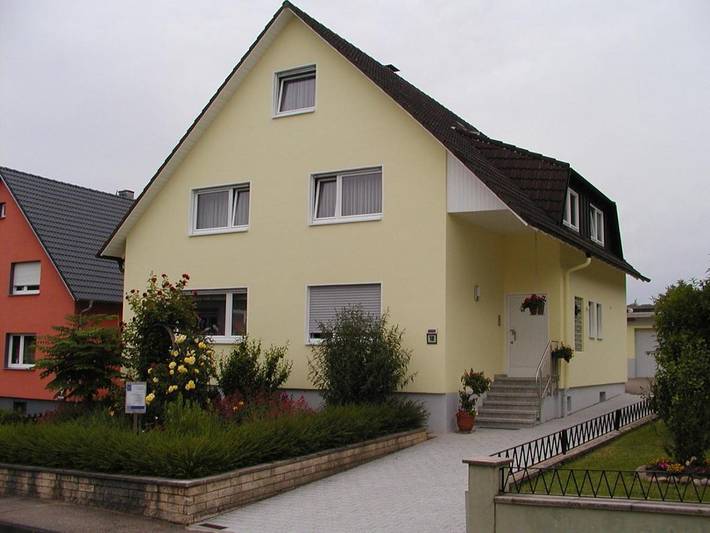 Ferienwohnung für 5 Personen, mit Balkon und Terrasse sowie Ausblick in Ettlingen