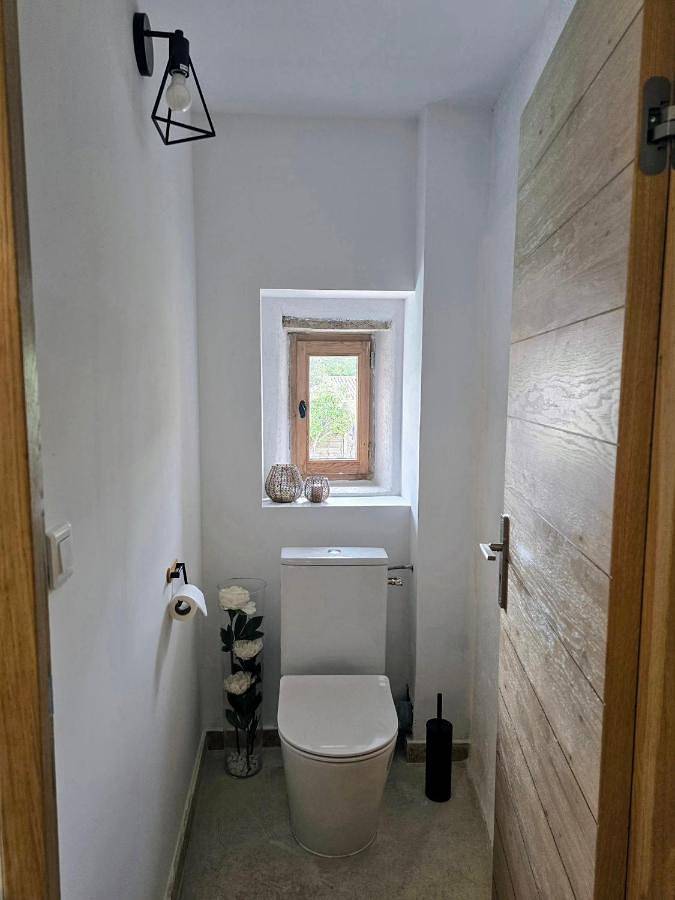 Location de vacances pour 2 personnes, avec jardin ainsi que vue et piscine à Lussan - 3