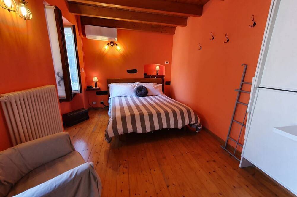 Hel lejlighed, Romantic village house on Lake Como (I Scalitt) in Carate Urio, Comosøen