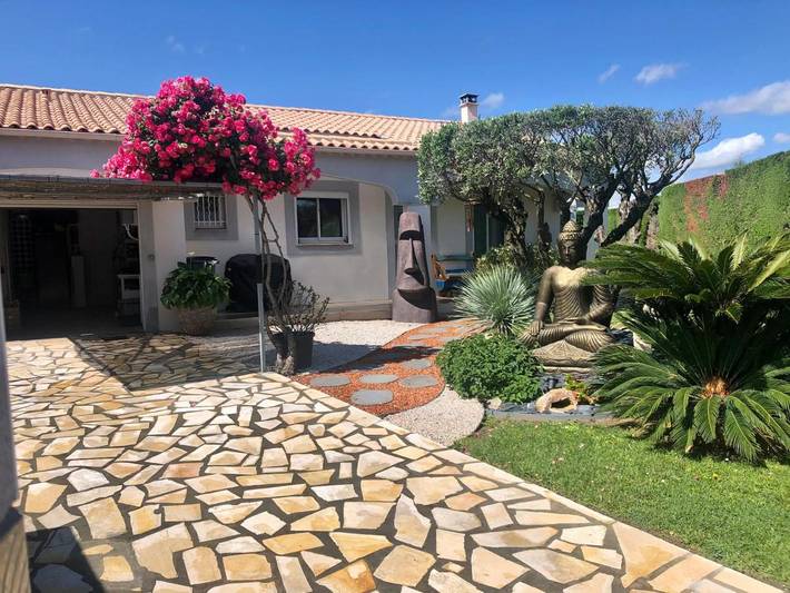 Location de vacances pour 6 personnes, avec piscine ainsi que jardin et vue à Colombiers - 2