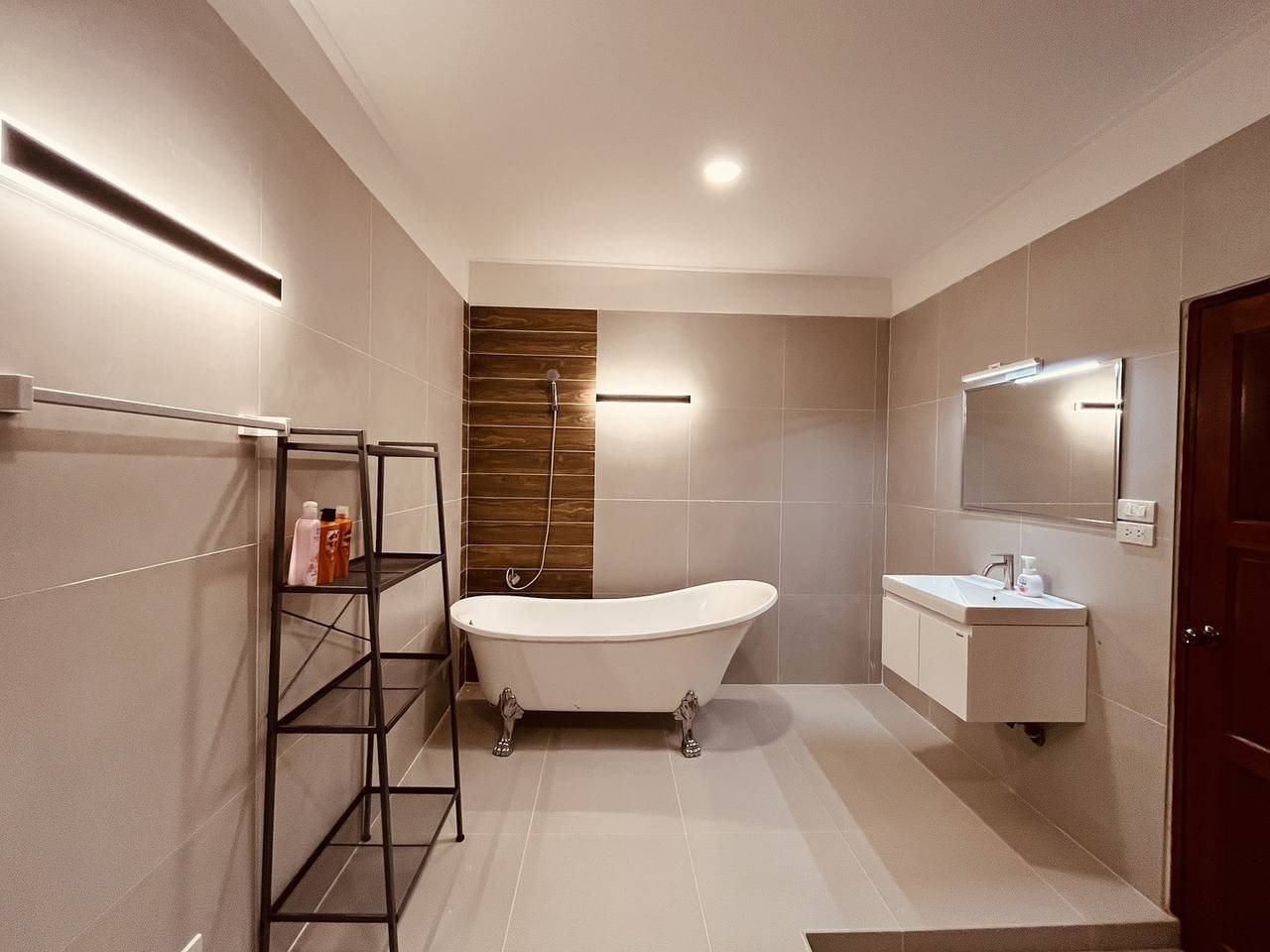 Appartement entier, Suite A Khaolak Loft avec 2 lits king size et 1 salle de bain à l'hôtel Kokotel Montana in Khao Lak