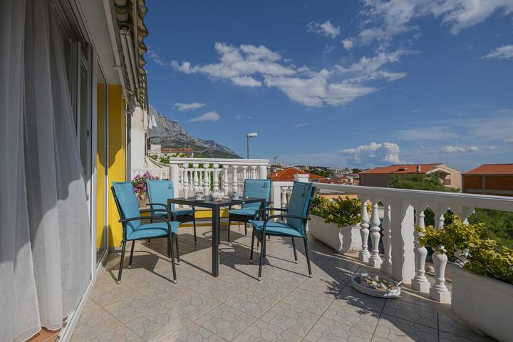 Ferienwohnung für 4 Personen, mit Balkon/Terrasse, mit Haustier in Baska Voda