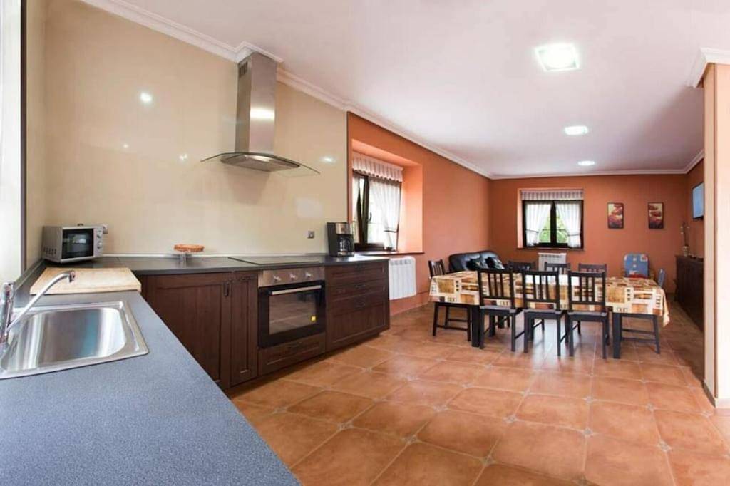 Villa Paula in Avilés, Côte Cantabrique