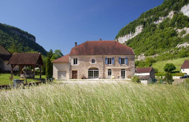 Chambre d’hôte pour 2 personnes, avec Terrasse et Jardin ainsi que Piscine et Vue à Passenans