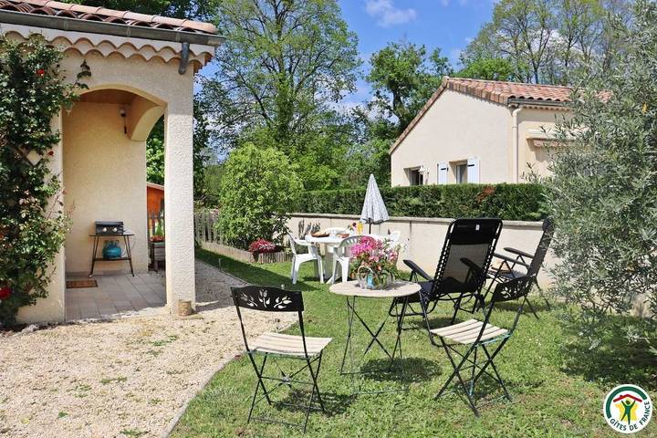 Gîte für 2 Personen, mit Terrasse und Garten - 1