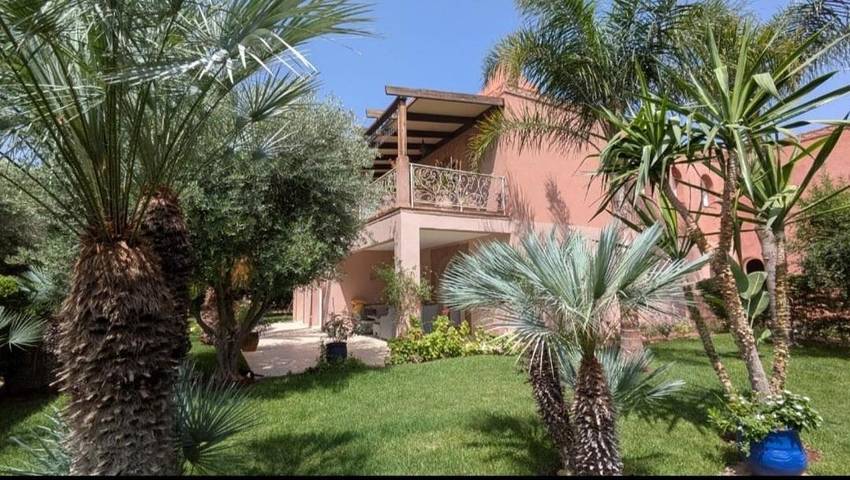Appartement de vacances pour 6 personnes, avec terrasse ainsi que jardin et piscine, animaux acceptés
