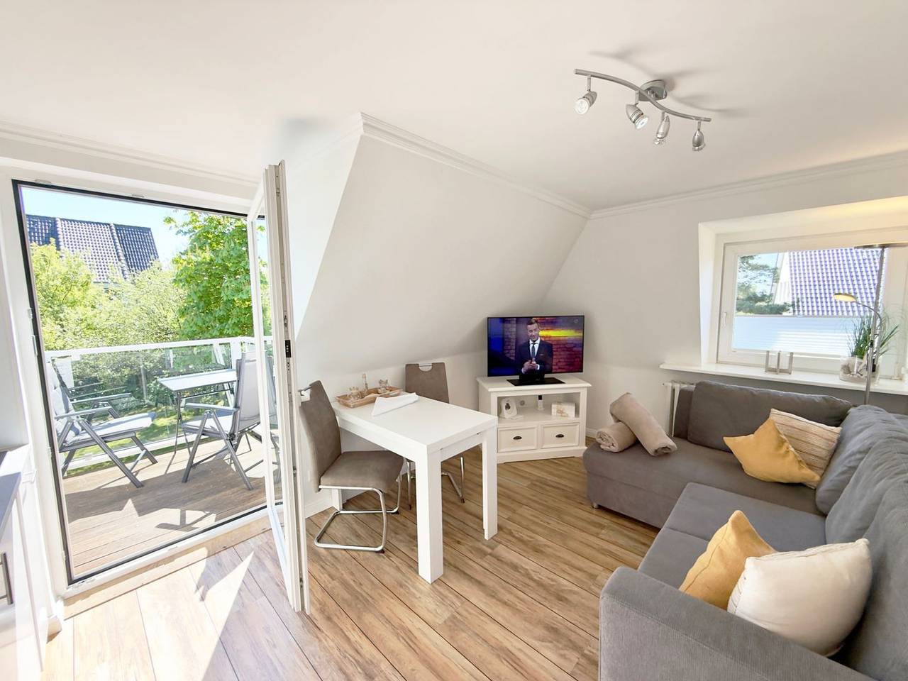 Ganze Wohnung, Kleine gemütliche Ferienwohnung mit zwei Zimmern im Osten Wenningstedts in Wenningstedt, Sylt