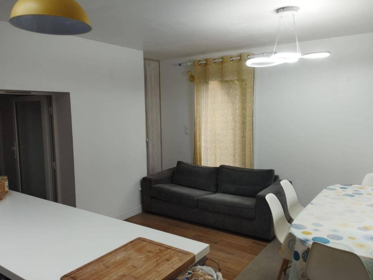Appartement entier, One-Bedroom Apartment in Le Lion-d'Angers, Vallée de la Loire