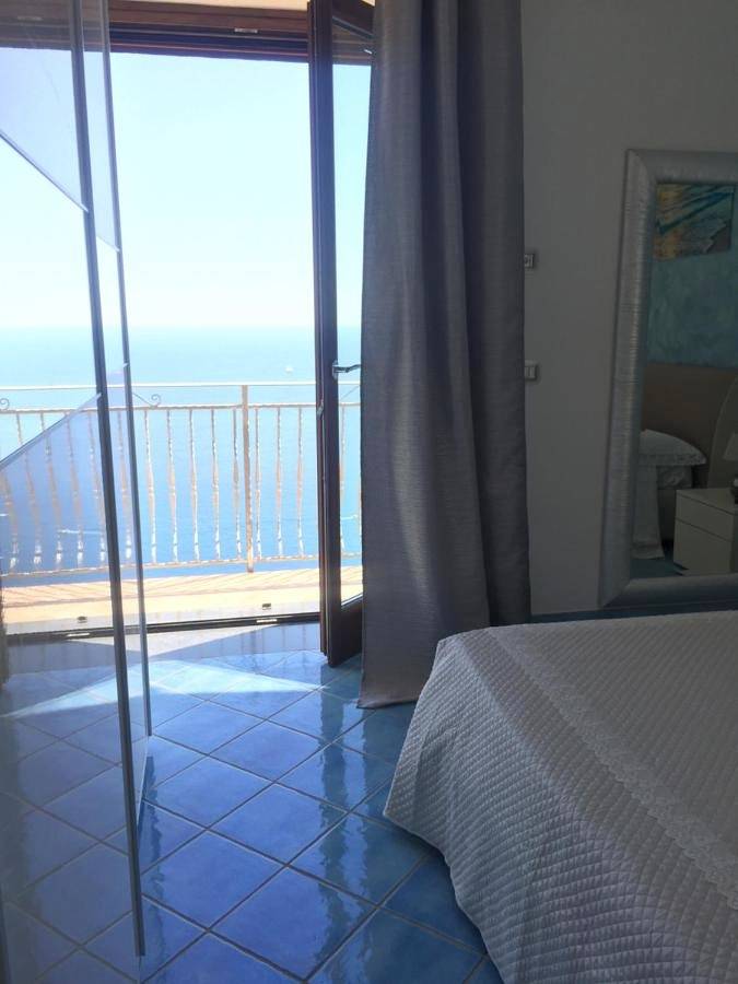 Carluccio’s stanza privata vista mare in Furore, Sorrento Coast