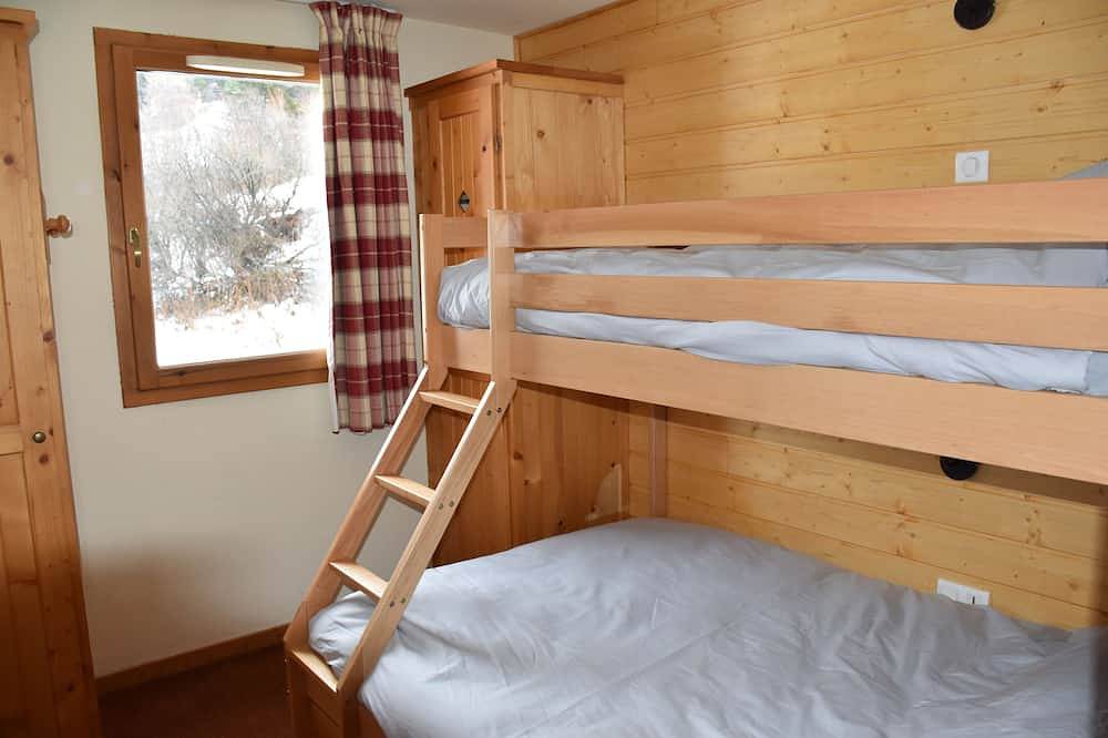 Appartement entier, Apartment Residence 4 stars Les Alpages, 2 rooms, 5 people in Lanslebourg-Mont-Cenis, Région de Saint-Jean-de-Maurienne