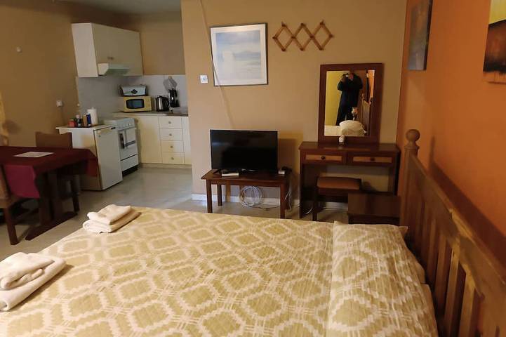 Gîte pour 2 personnes, avec piscine ainsi que terrasse et jardin dans Πισσούρι - 3