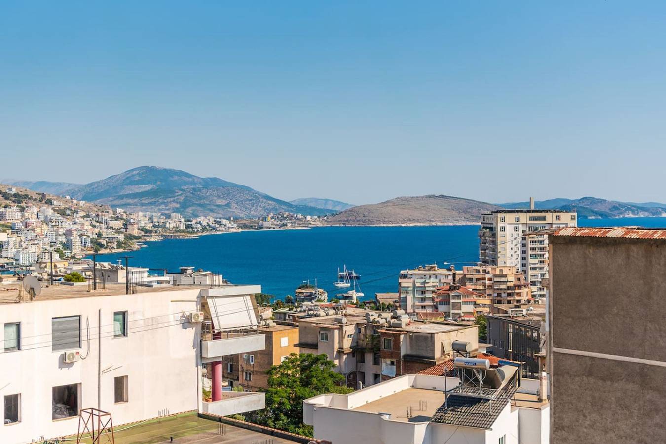 Ganze Wohnung, Ferienwohnung für 4 Personen mit Balkon in Sarandë, Vlorë