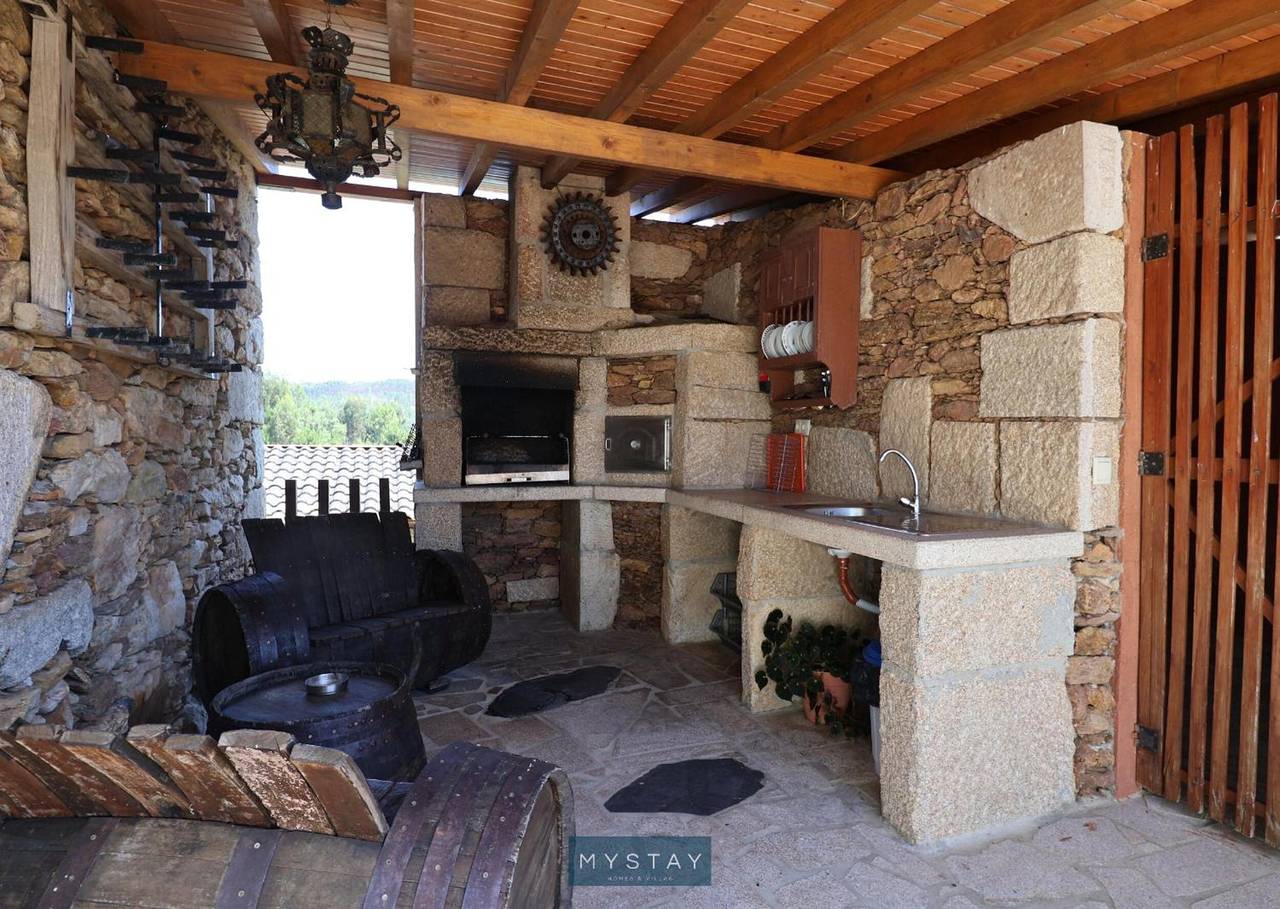 Appartamento intero, Appartamento 'Casa Alto Das Fragas' con Vista Montagna, Wi-Fi e Aria Condizionata in Canedo de Basto, Canedo de Basto e Corgo