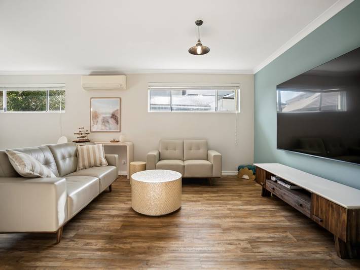 Ganze Wohnung, Copilot said:  Luxuriöses 5-Schlafzimmer-Familienhaus am Wasser nahe Mandurah in Mandurah, Western Australia
