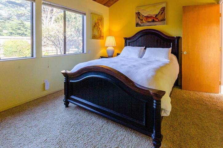 Vacation rental for 6 people, with pool and hot tub as well as terrace in Sea Ranch