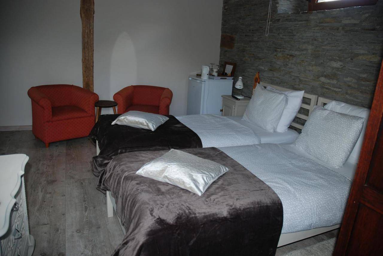Budget Double Room in Dohan, Bouillon