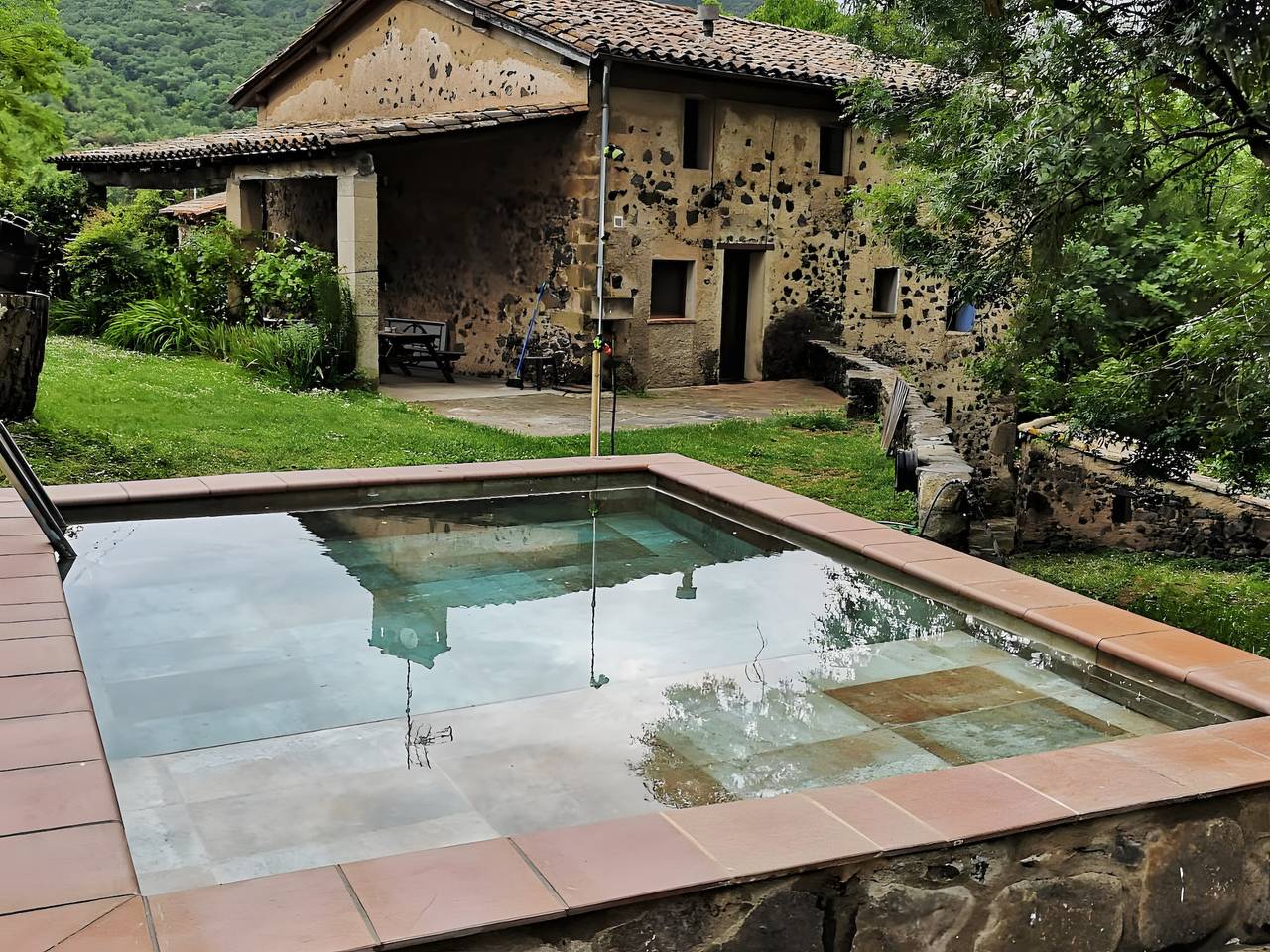 Casa Rural Cargol de Mas Violella im Naturpark, direkter Zugang zum Garten, Pool & Wlan in Sant Joan les Fonts, Naturpark Zona Volcànica de la Garrotxa
