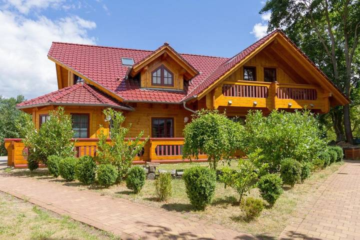 Hotel, mit Balkon und Terrasse sowie Garten in Eberswalde