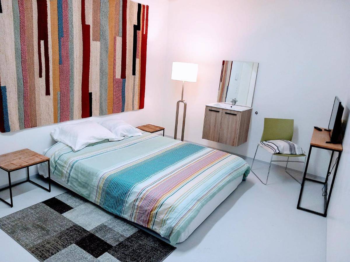Chez Jean-Claude Chambre 4 personnes Un lit et un divan lit in Wavre, Province du Brabant wallon
