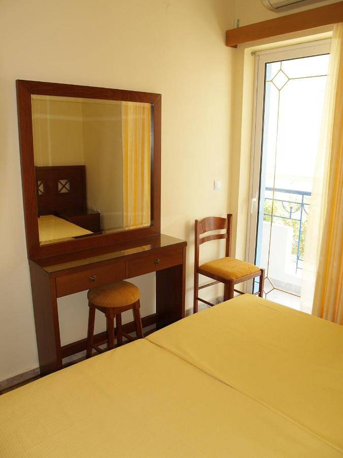 Appartement de vacances pour 4 personnes, avec vue et piscine ainsi que jardin et bassin pour enfant