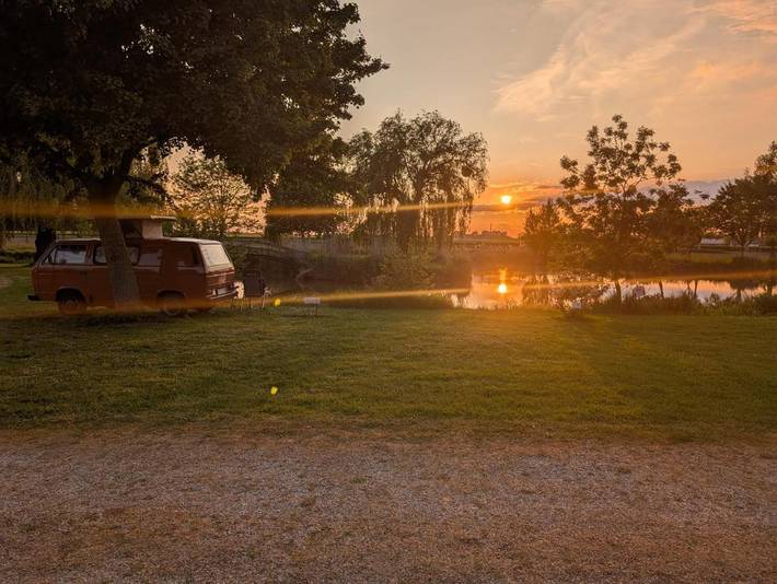 Camping pour 3 personnes, avec vue et vue sur le lac ainsi que jardin et terrasse, animaux acceptés dans le Cher - 3