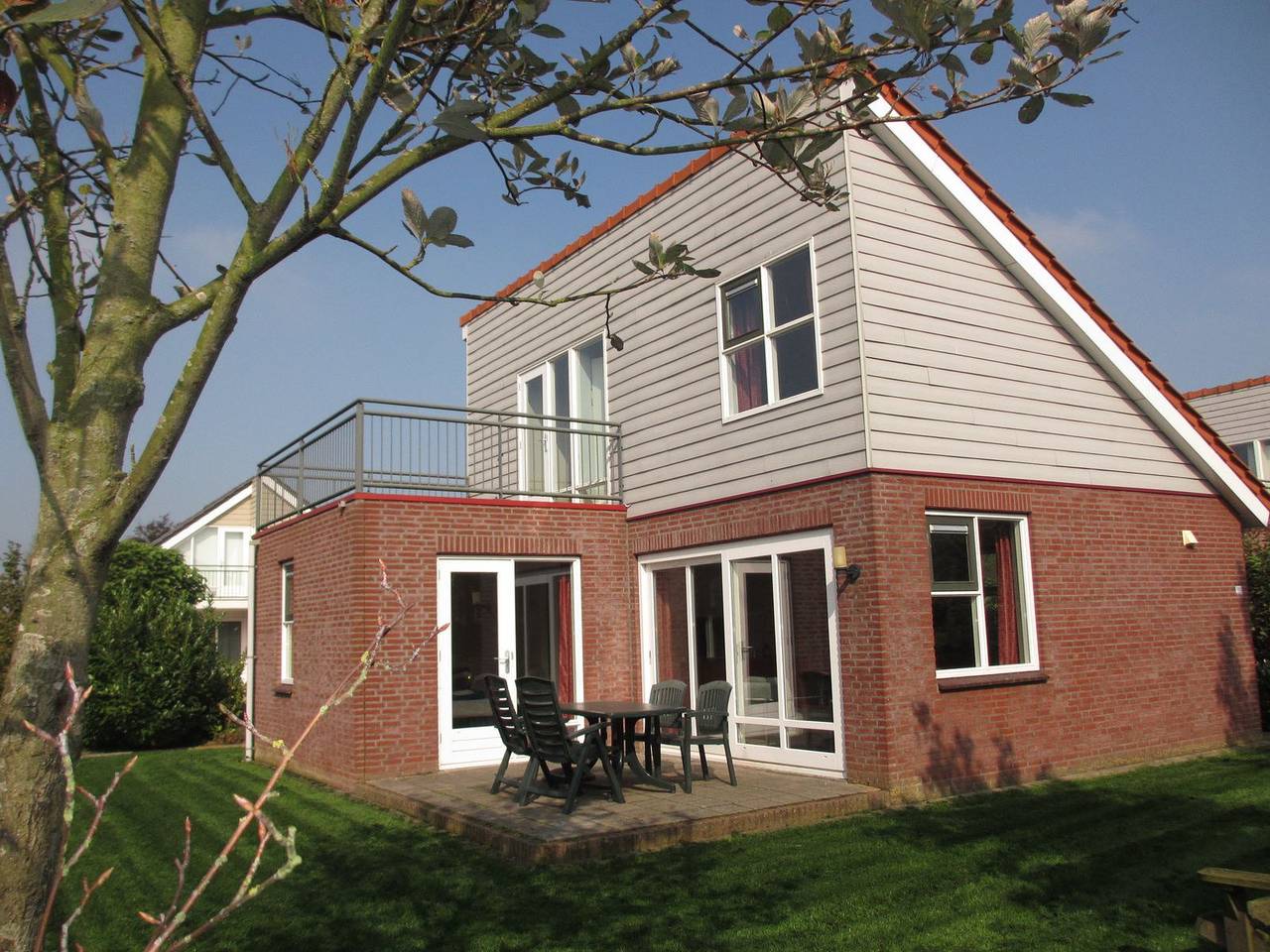 Freistehendes Ferienwohnung für 4 Personen auf Ferienpark in Roelofarendsveen. in Roelofarendsveen, Groene Hart