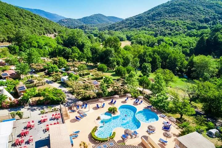 Camping pour 6 personnes, avec terrasse dans Massif central - 2