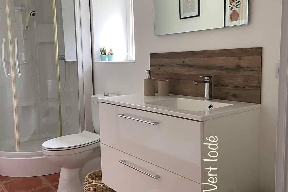 Ancienne Grange en Pierres, Cadre Verdoyant et à 5 mn des Plages de Sable fin in Plomeur, Côte de Cornouaille